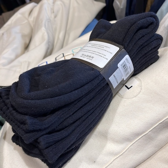 Vans Socks 3 pairs set CREW VANS.
"OFF THE WALL" Black/White
NWT - Picture 8 of 16